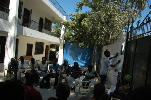 AUMOHD President Evel Fanfan facilitating a labor rights meeting